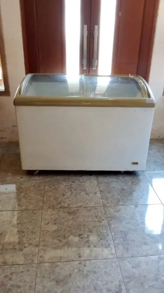 Freezer box sleding kaca