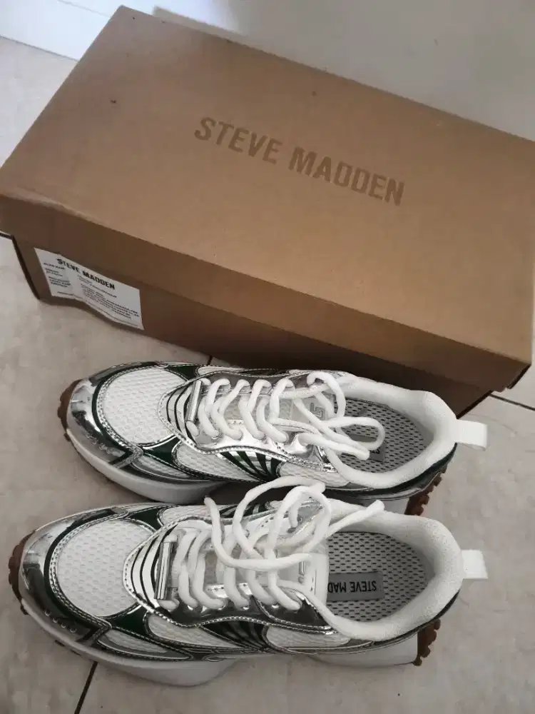 Jual sepatu kece Steve Madden. no minus