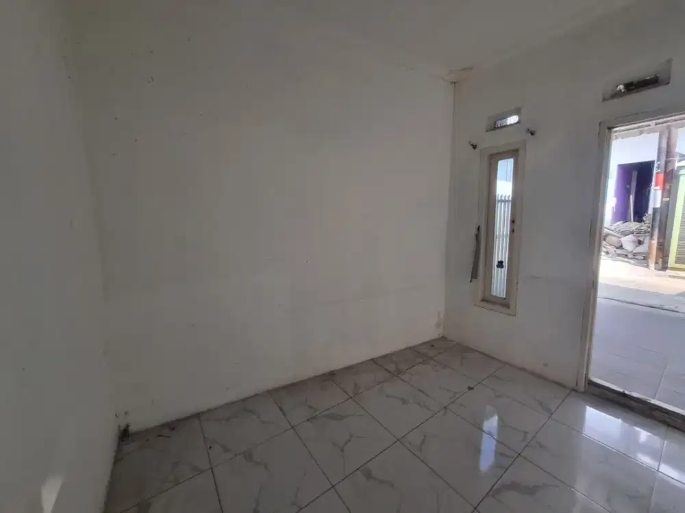 Rumah 3 Kamar 5 Menit ke Gerbang Tol Cijantung Hadap Selatan J-52153