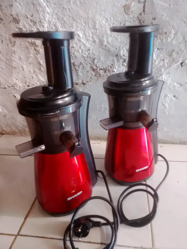 Jual juicer Merk Sharp normal layak pakai ada 2unit lok Kemang jaksel.