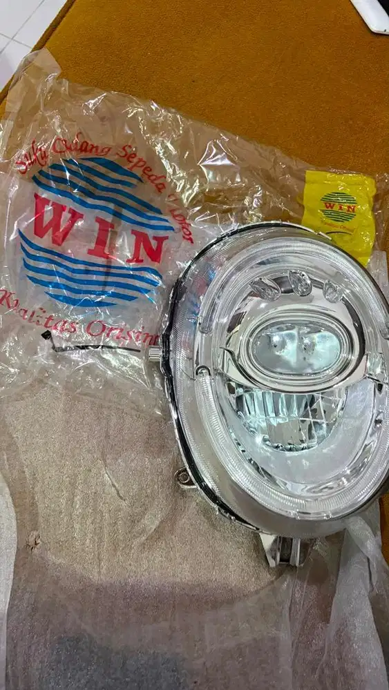 Reflektor Lampu Depan Honda Scoopy Fi LED (merk: WIN)