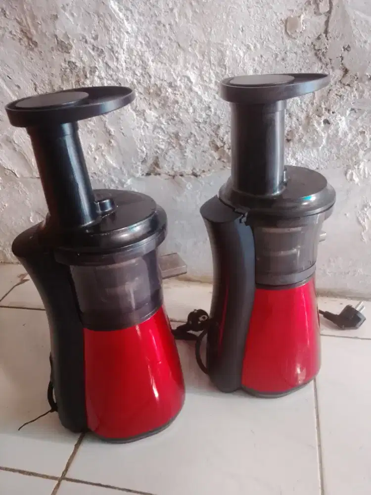 Jual mesin juicer Merk Sharp normal layak pakai ada 2unit.