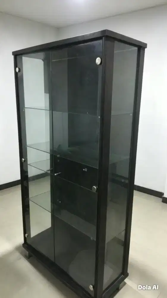 Lemari Pajangan kaca ukuran 87x38x175