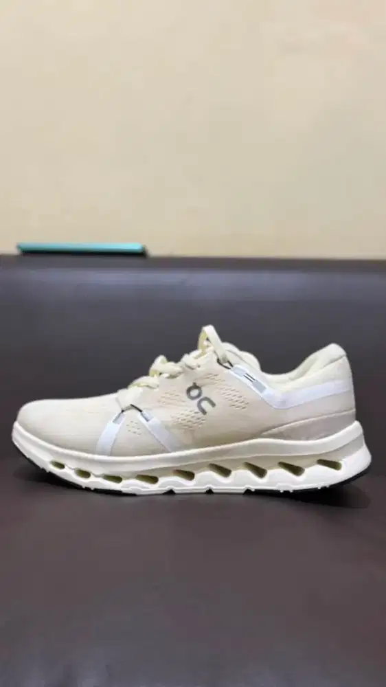 Sepatu on cloud (45) sport/sneaker
