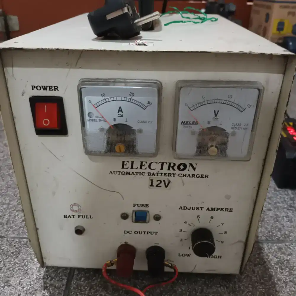 Charger Aki Travo 30 Amper merk Electron