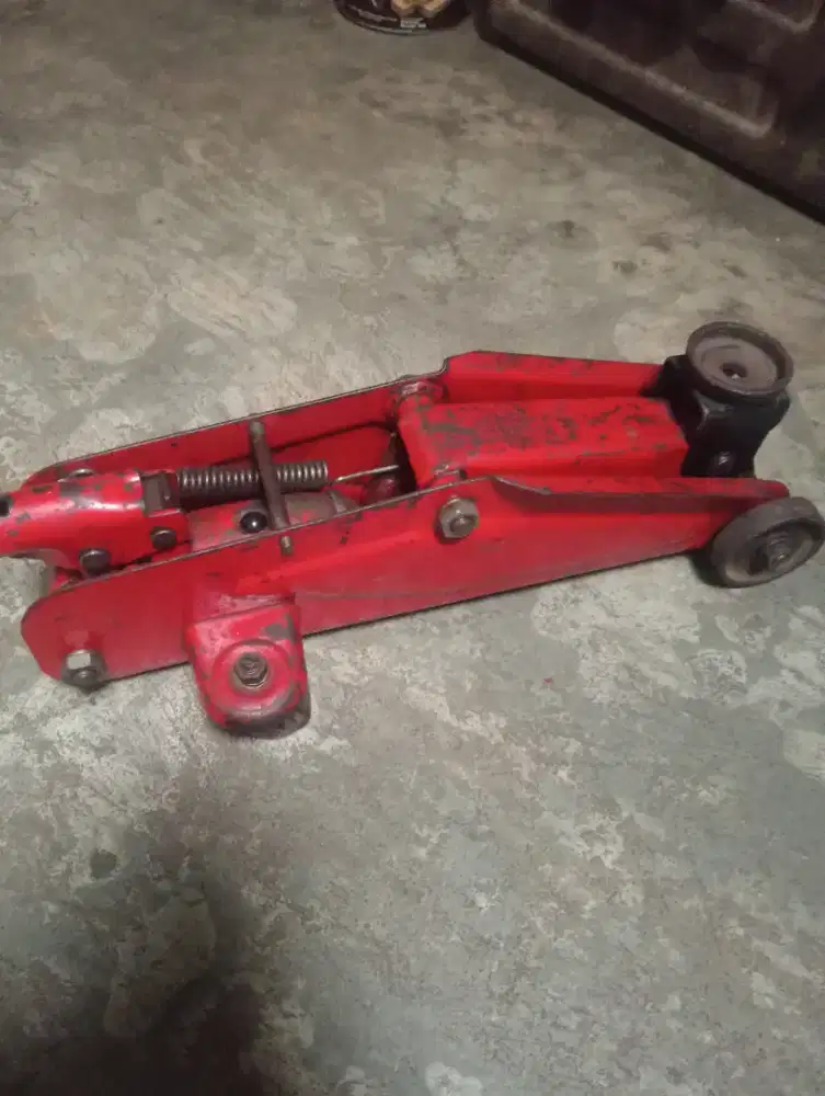 Dongkrak buaya 2 ton