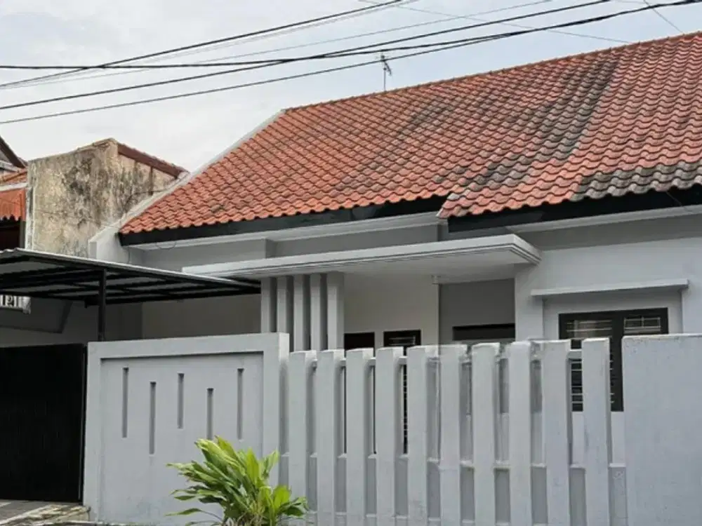 Rumah di Manyar Tirtomoyo
