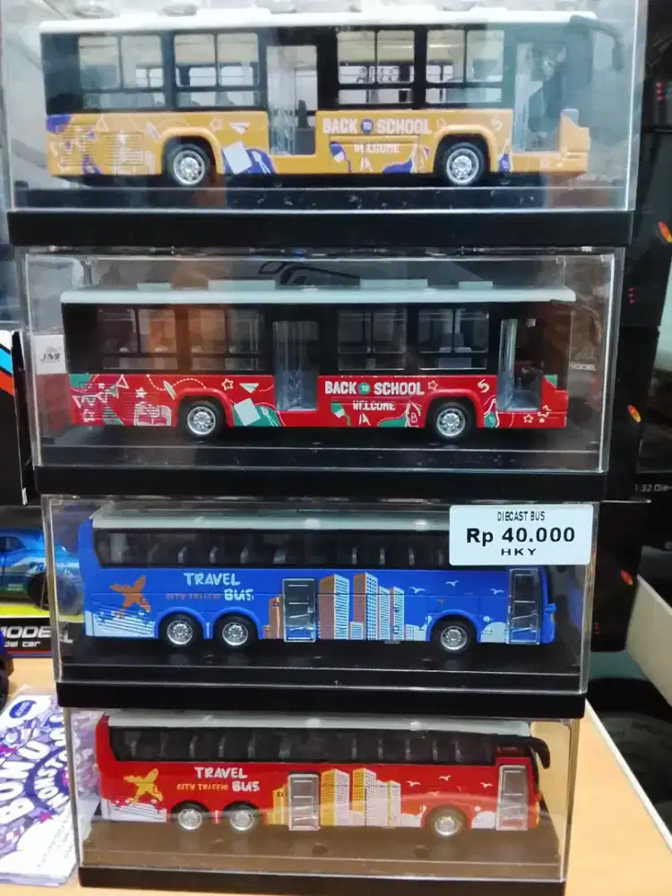 Diecast kemasan akrilik