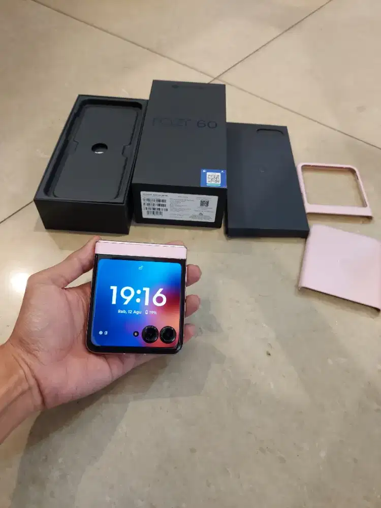 Motorola razr 60 flip 8/256 garansi resmi maret 2027