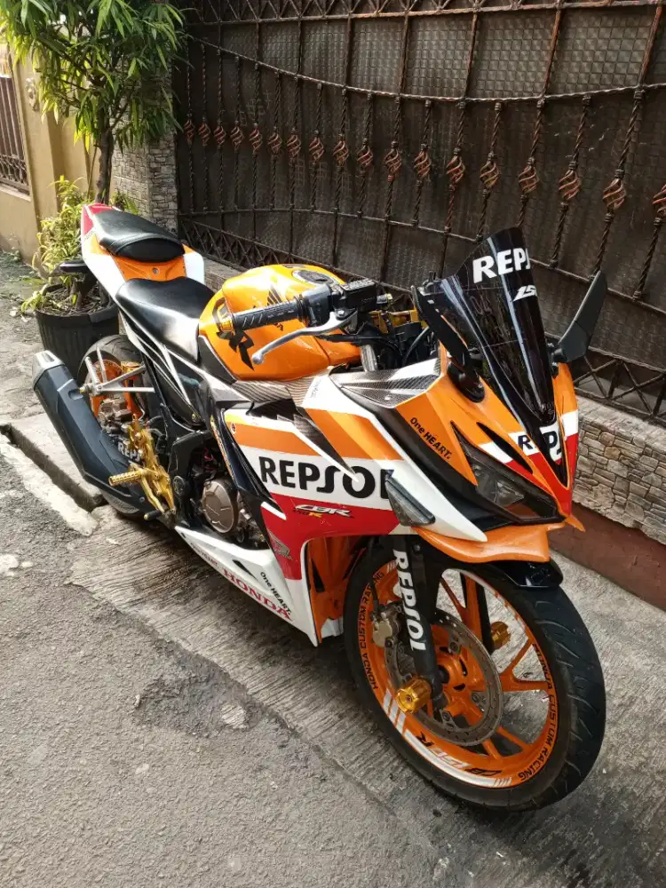 Honda CBR 150 Repsol 2016 Terawat rapih