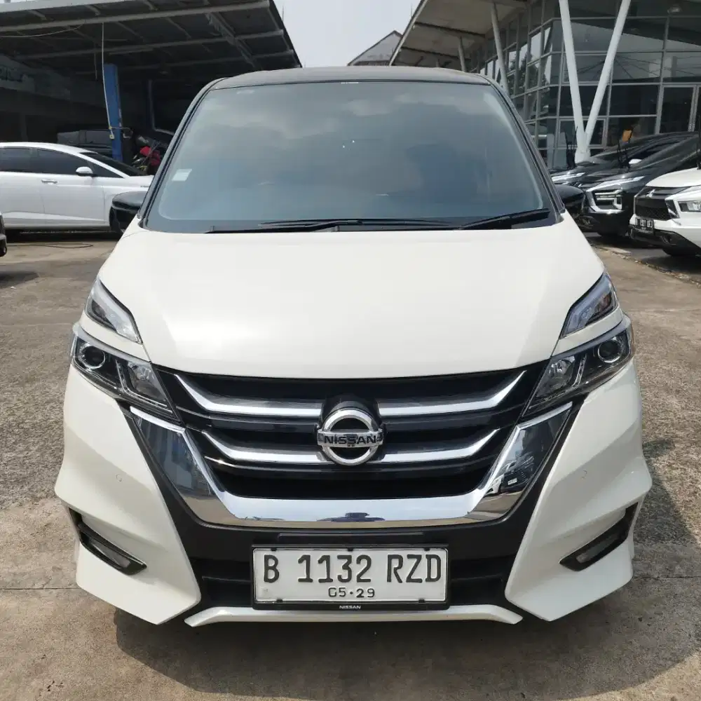 Nissan Serena 2.0 HWS AT 2023 Putih Hitam, Km. 30 Ribuan, Istimewa
