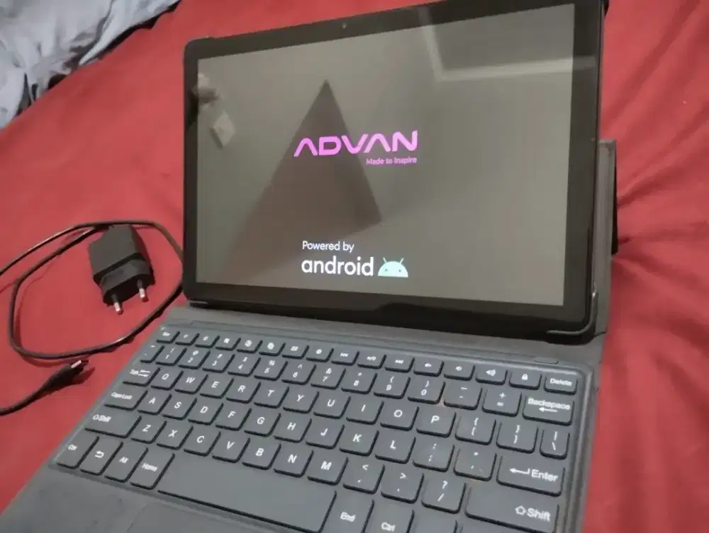 Advan Sketsa 3 lengkap stylus dan charger.
