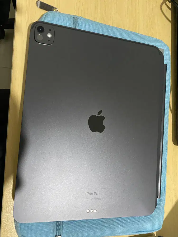 IPad Pro M4 13 inch Space Black 512GB Wifi dengan Magic Keyboard