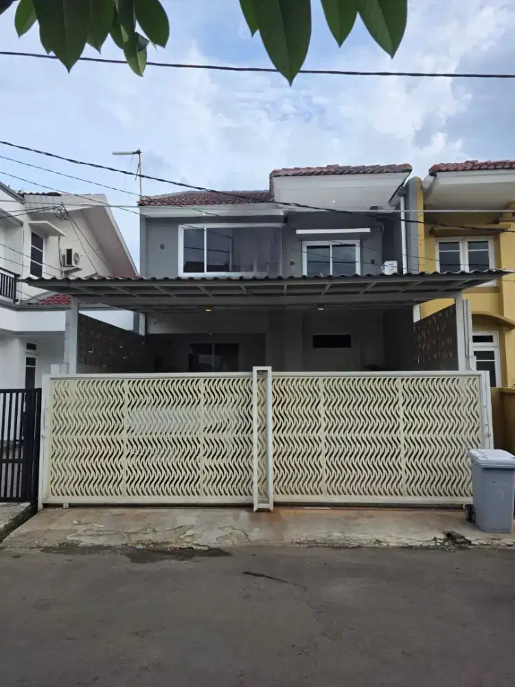 Dijual Rumah 2 lt Sektor 7c furnish & siap pakai