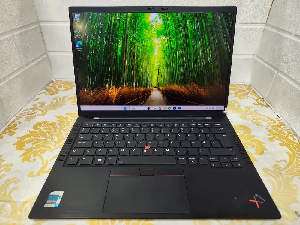 LAPTOP LENOVO THINKPAD X1 CARBON 9TH LAYAR SENTUH I5 GEN11 RAM 16GB
