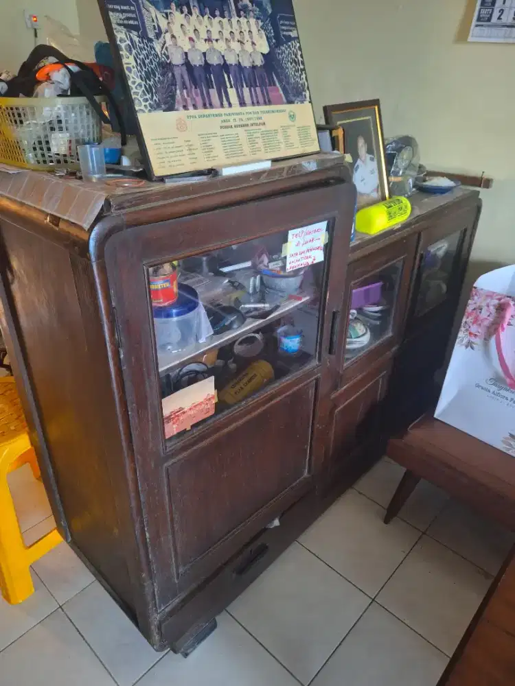 Lemari bola kuno kayu jati lawas