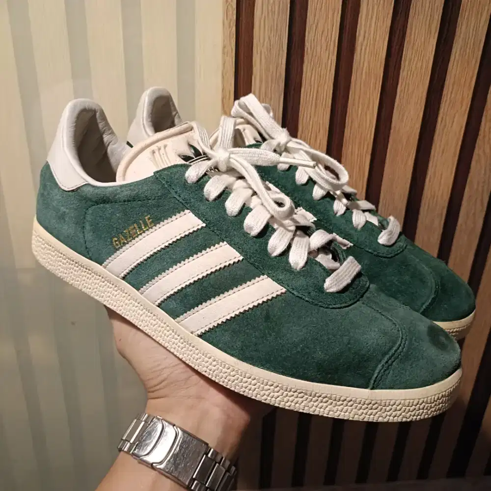 Sneakers pria adidas gazelle authentic