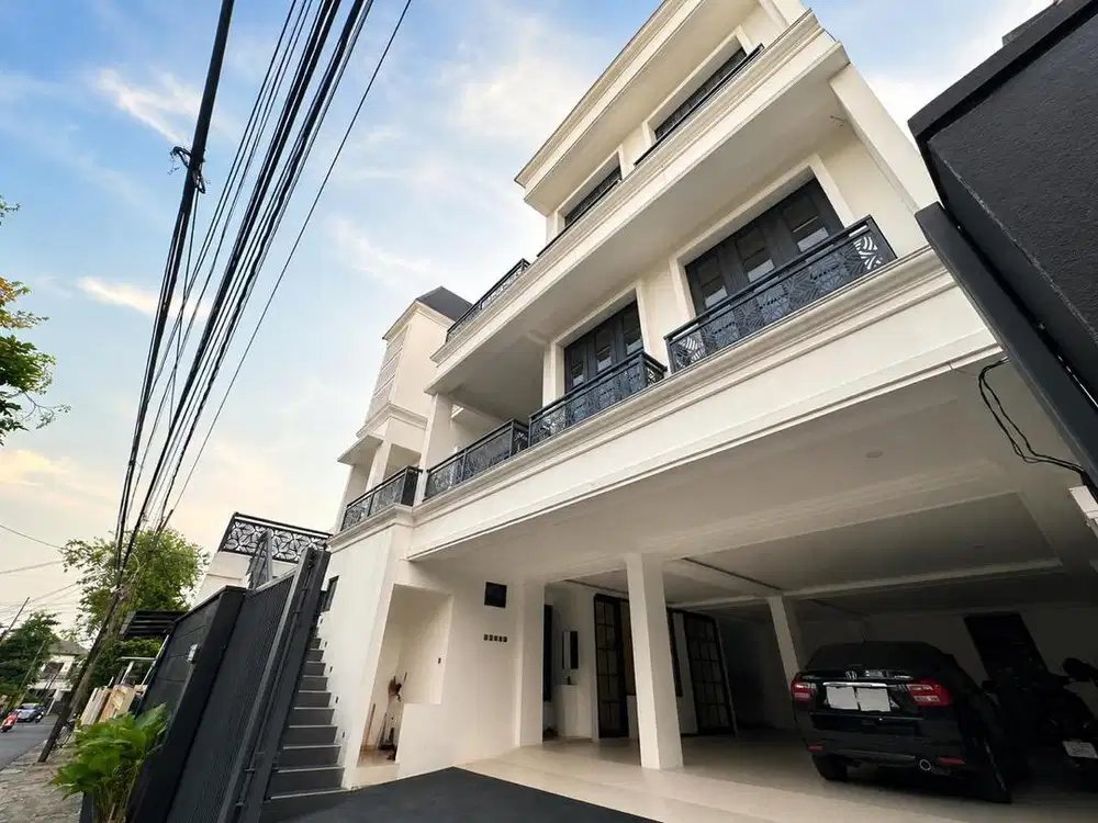 DIJUAL RUMAH MEWAH 4 LANTAI DENGAN LIFT DAN PRIVATE POOL @ RADIO DALAM