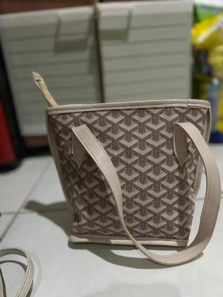 Tas bahu wanita