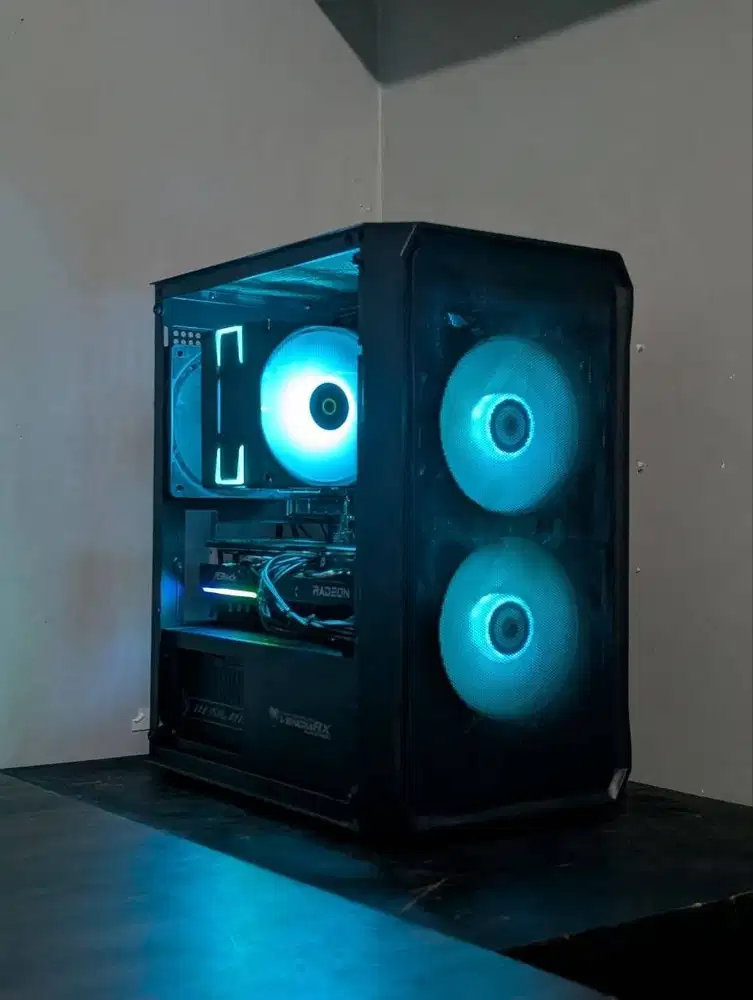 PC Gaming Ryzen 7 + RX 9060 XT 16GB