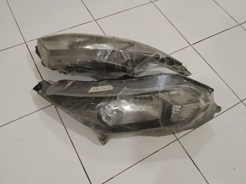 Headlamp / Lampu Depan Honda HRV Original Copotan