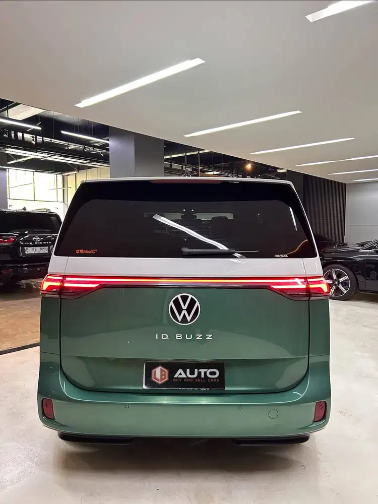Volkswagen VW ID BUZZ LWB EV AT 2025 Putih Hijau Km3rb B1946TDR