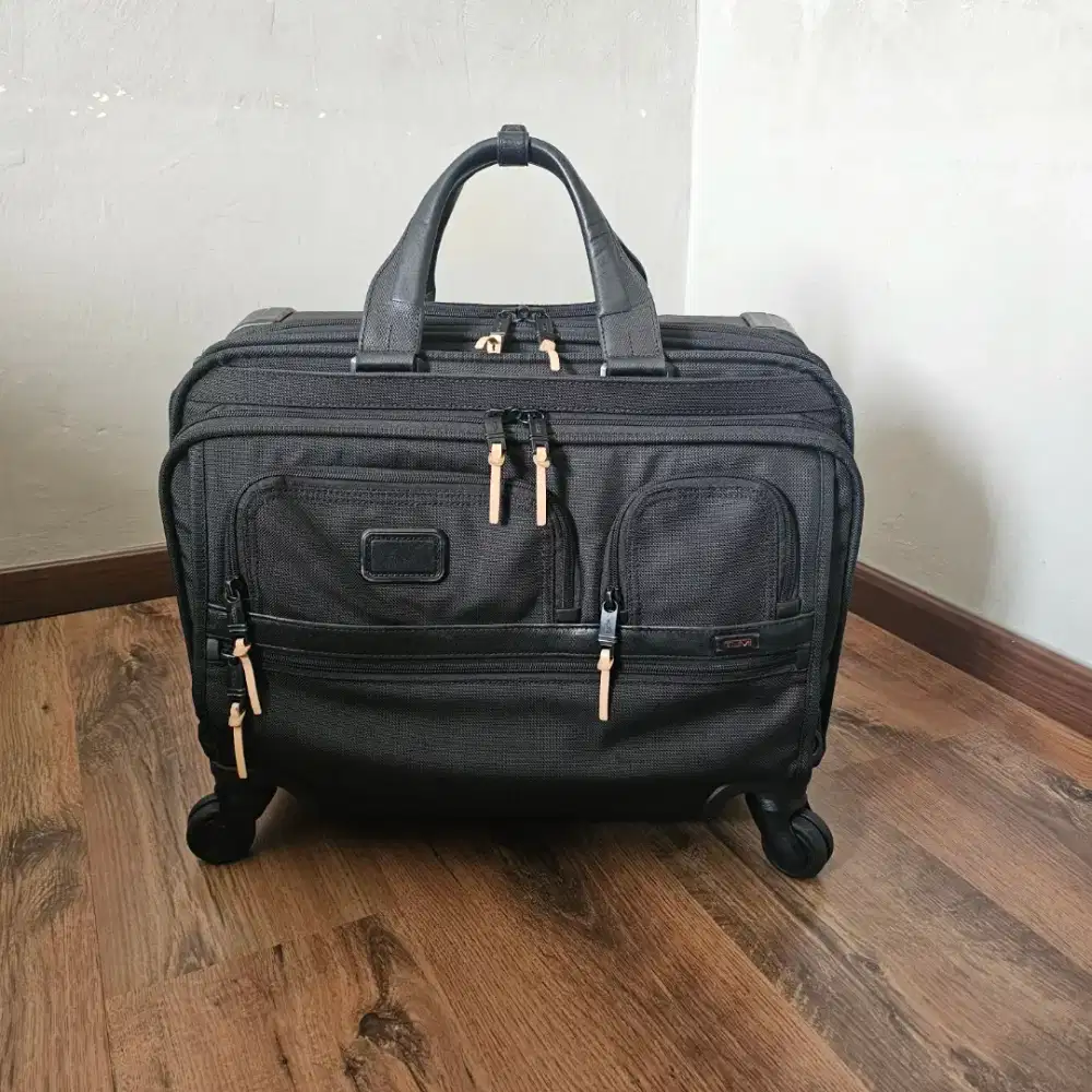 Tumi alpha deluxe pilot 4 wheeled cabin lugagge