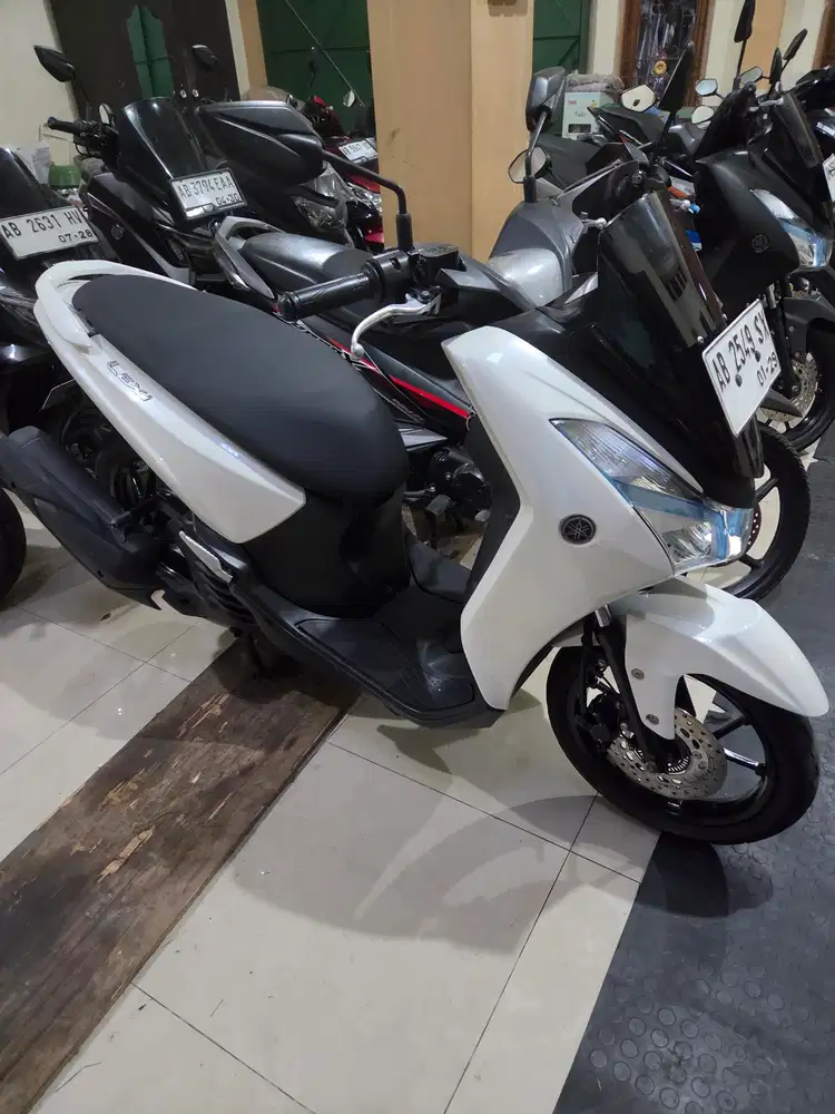 Lexi 125 putih 2019awal Gbm kredit // tunai