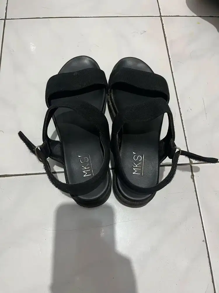 Sandal jalan asik