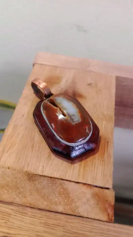 Liontin akik combong
