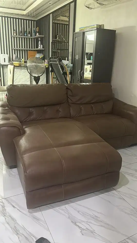 Sofa ruang keluarga