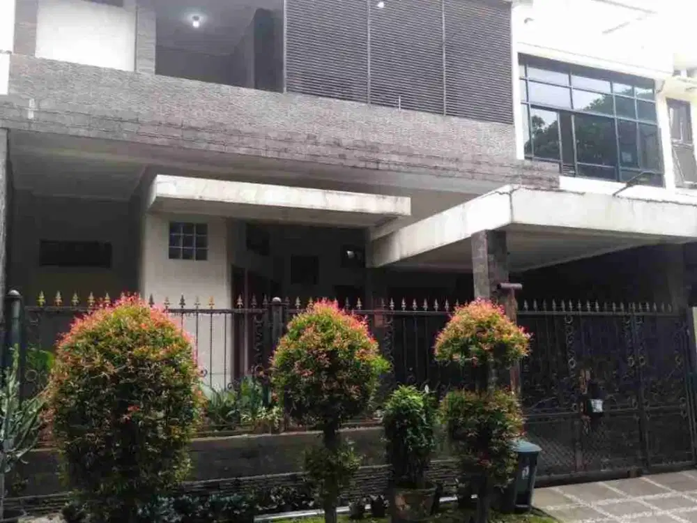Di jual Rumah Siap Huni Semi Furnished Citra Gran Cibubur cluster Depan