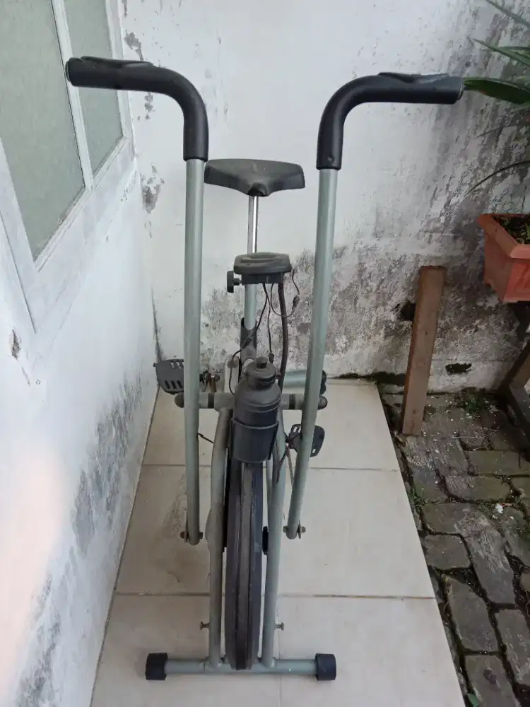 Sepeda cardio dan buat tangan