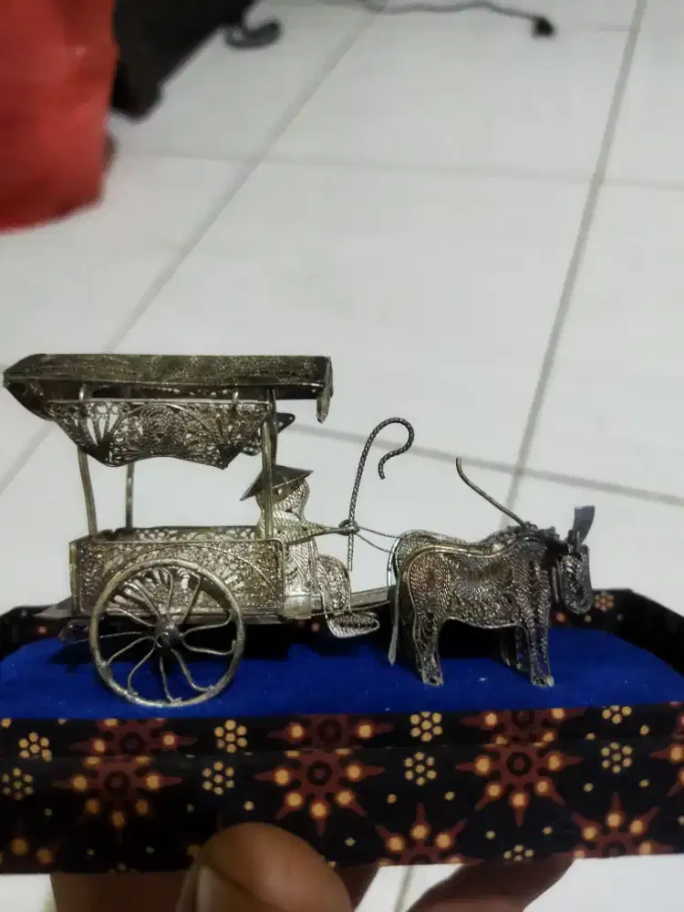 Pajangan berlapis perak