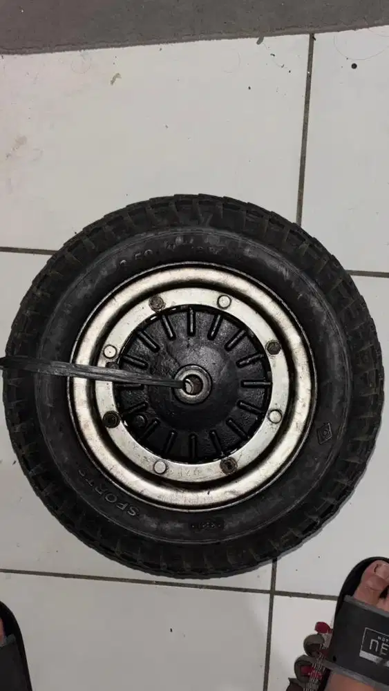 DIJUAL 2 BAN VESPA RING 8/ nego tipis