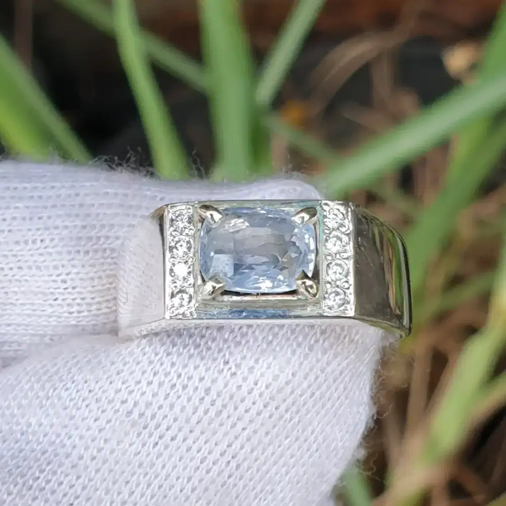 Natural Colorless sapphire srilanka 2.02 crt