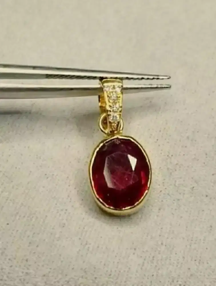 Liontin Ruby Kece