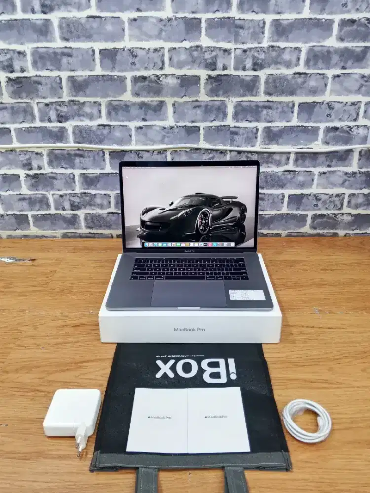 Jual Cepat!! Macbook Pro Retina 15 2018 Core i7, RAM 16 GB, SSD 256 GB