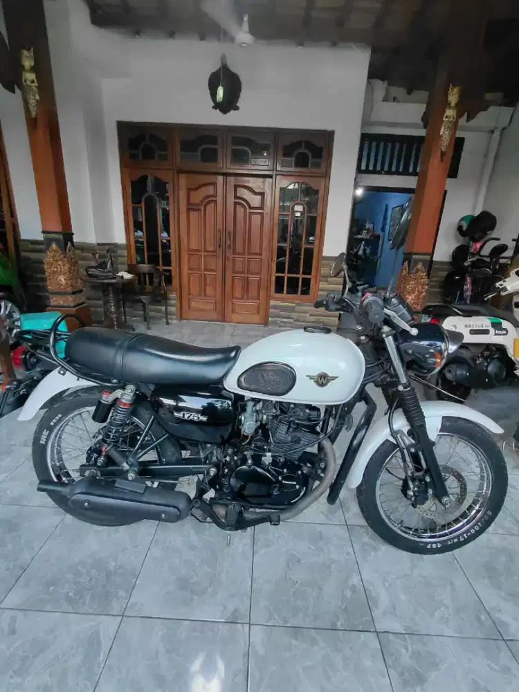 Dijual motor kawasaki W 175 std 2018 sangat terawat