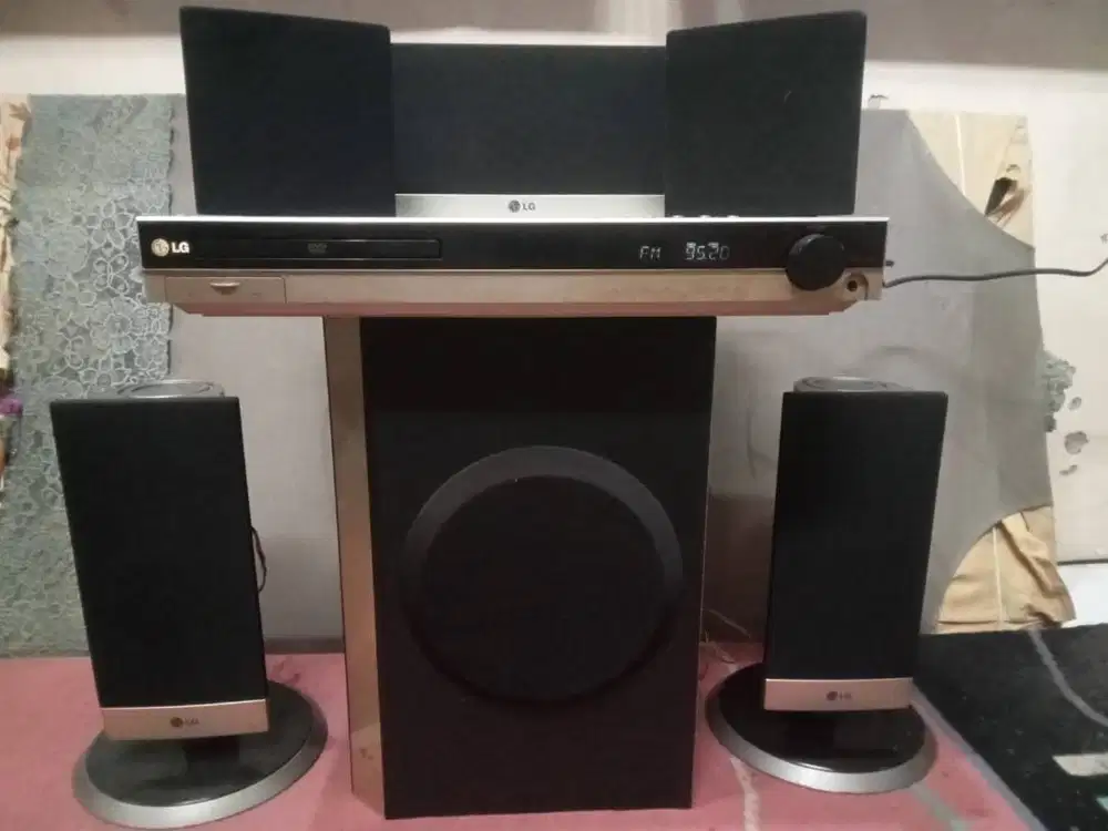 Satu Set Home Theater merk LG