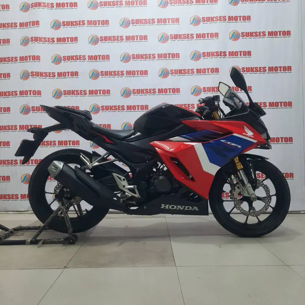 HONDA CBR 150 R TAHUN 2021 DP MULAI 900 AJ