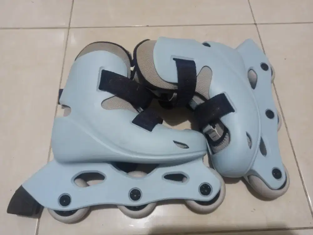 Sepatu roda anak decathlon size 30-32
