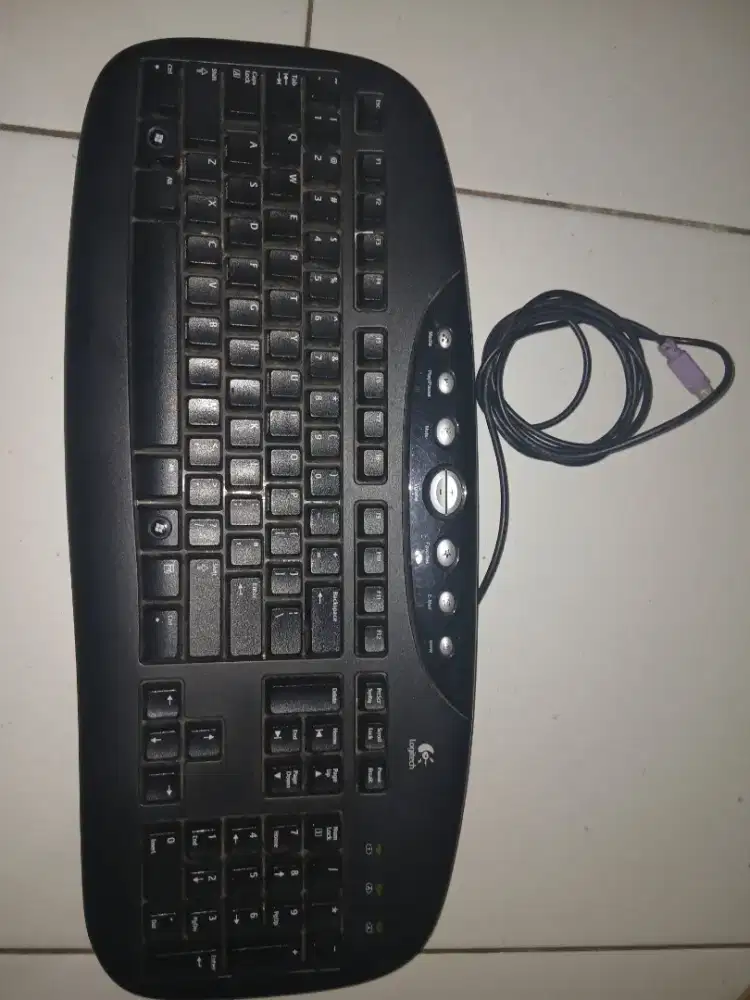 Keyboard Internet Pro Logitech Berkabel 
Model Name: Y-SZ49