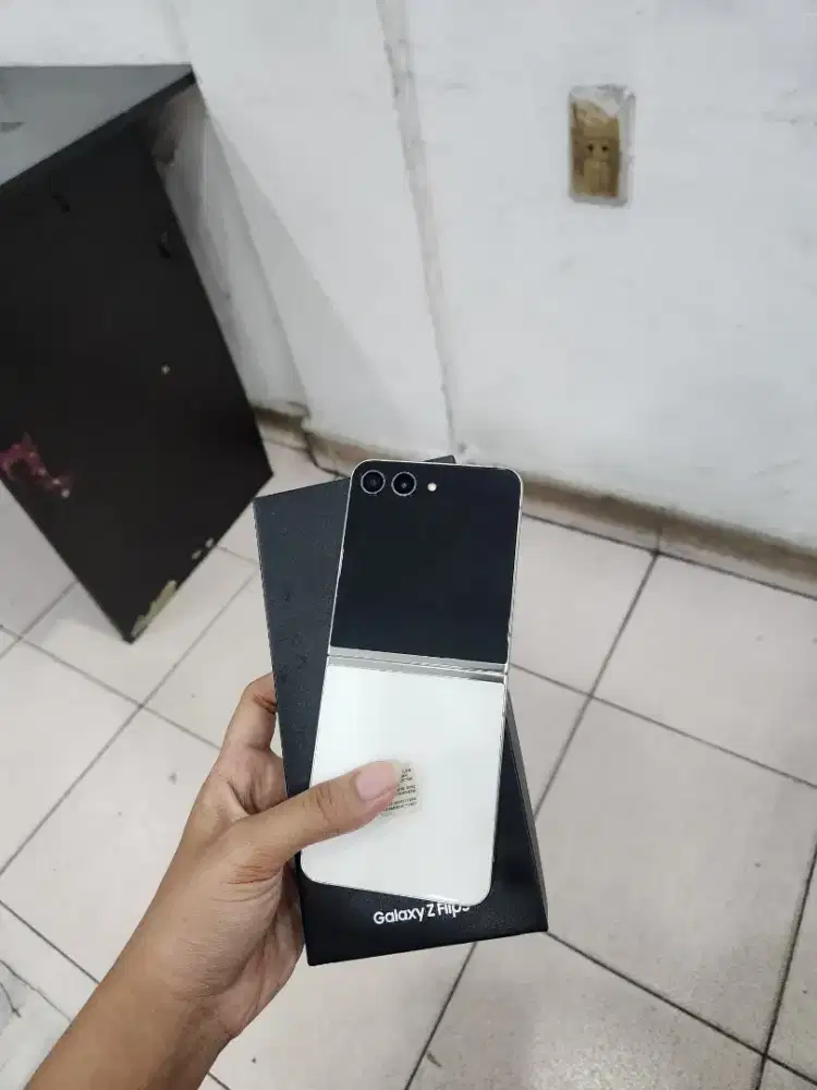 Samsung Z Flip 5 256Gb - Resmi #Relax