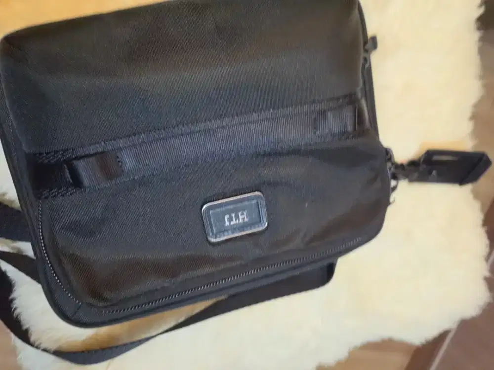 TUMI SERVICE crossbody original like new