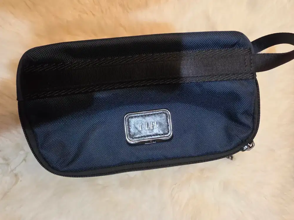 TUMI TASK travel kit pouch original like new