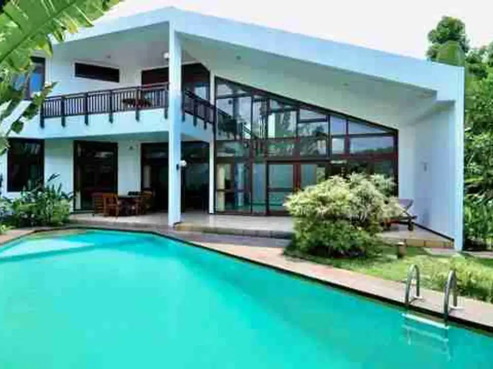 Rumah Tropical Design Swimming pool Private BSD city
