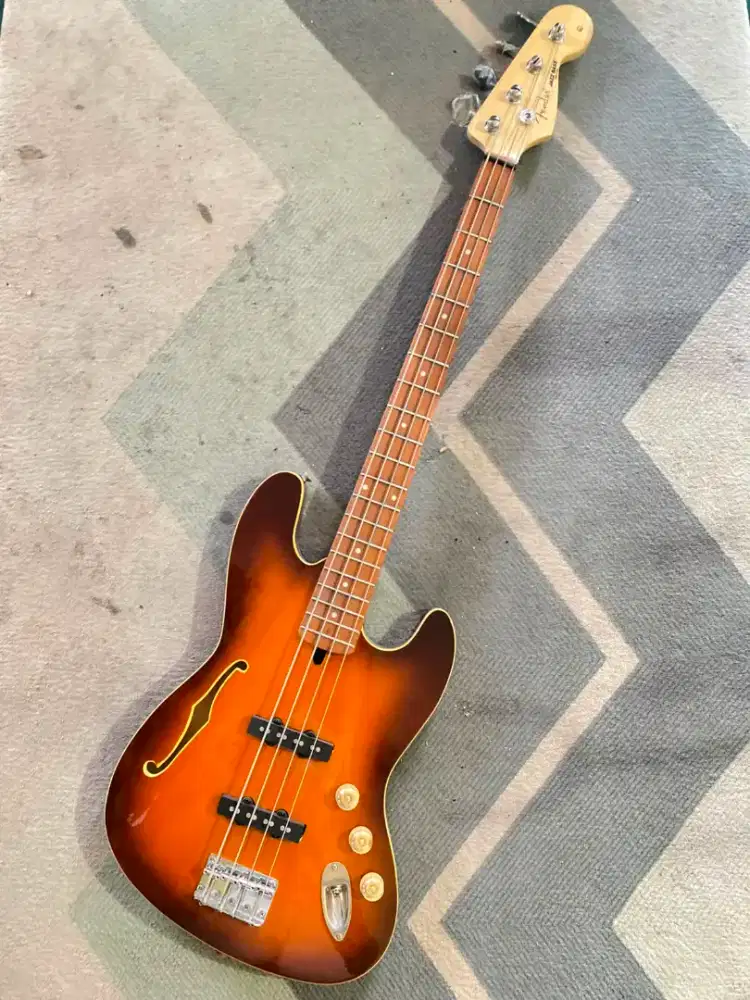 Bass fendee aerodyne semihollow replika 4st