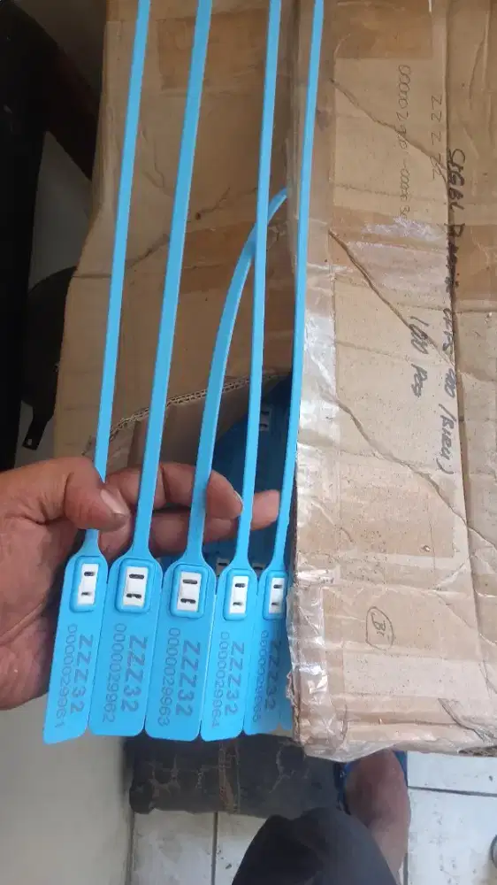 RIVET / KABEL TIES 2 LUBANG