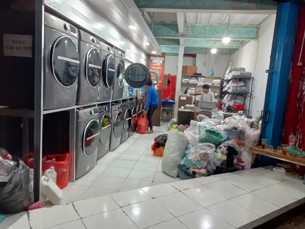 LAUNDRY  Bagian setrika atau Cuci